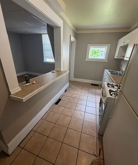 191 Vandervoort St — Photo 9