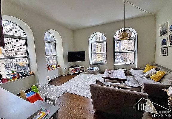 3rd image of 68 Livingston St APT 3C