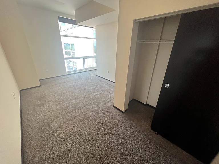 Galaxie High Rise Apartments — Photo 266