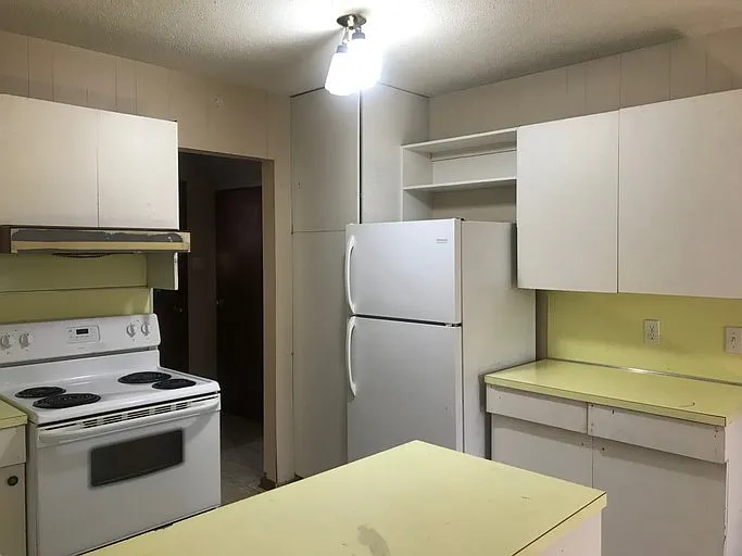 Building Photo - 408 Cathedral Ave #1A