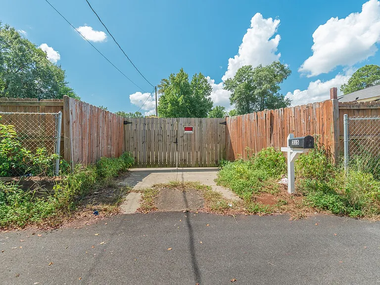 315 Georgia Ave — Photo 40