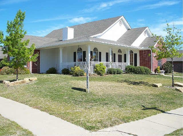1st image of 648 W Park Dr
