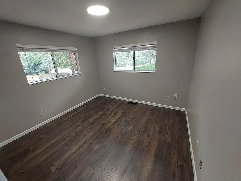 1121 Linden Rd — Photo 7