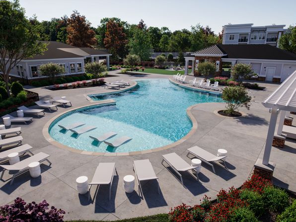 400 Universal Rd #200-403