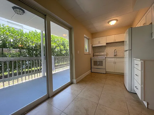 745 Hummingbird Way — Photo 3