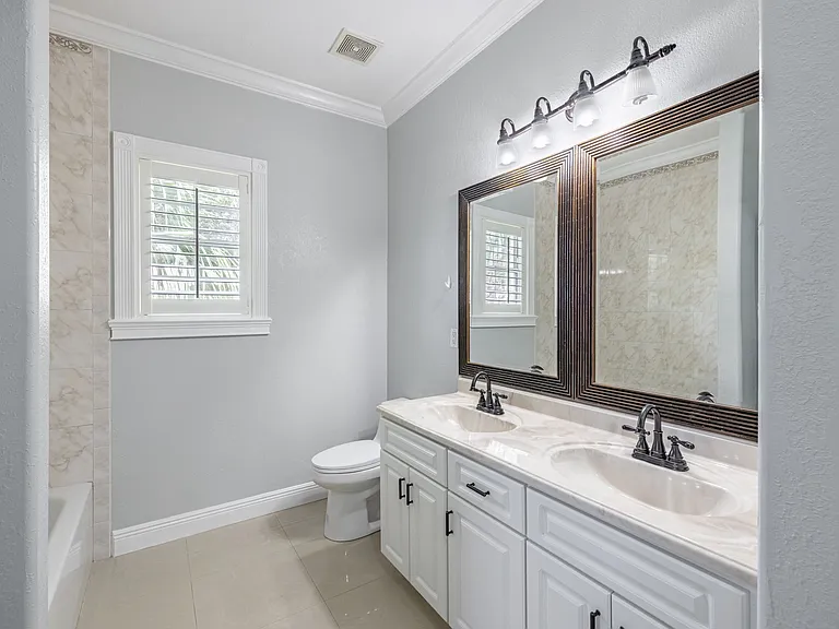 2323 W Cherry St — Photo 9