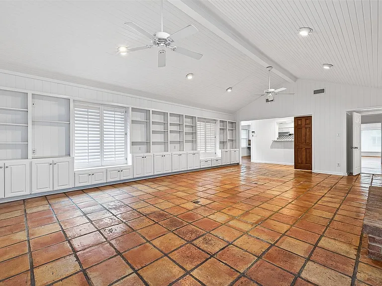5643 Piping Rock Ln — Photo 27
