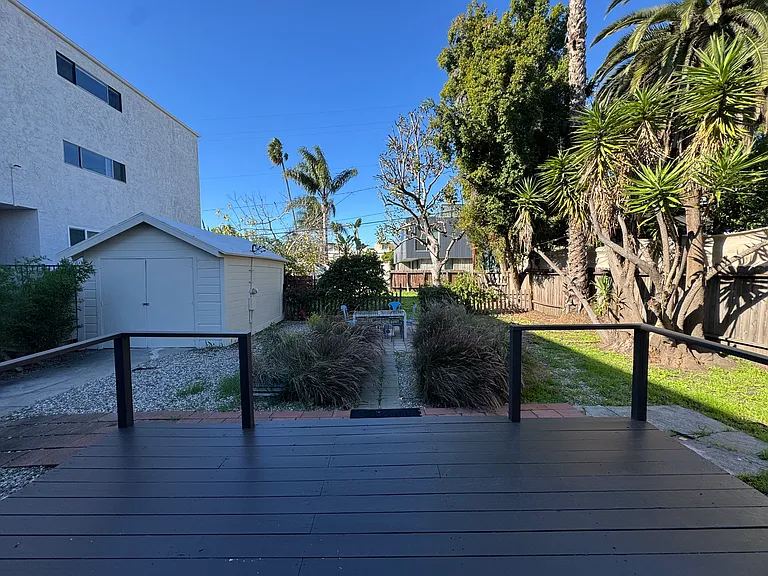 849 N West Knoll Dr — Photo 35