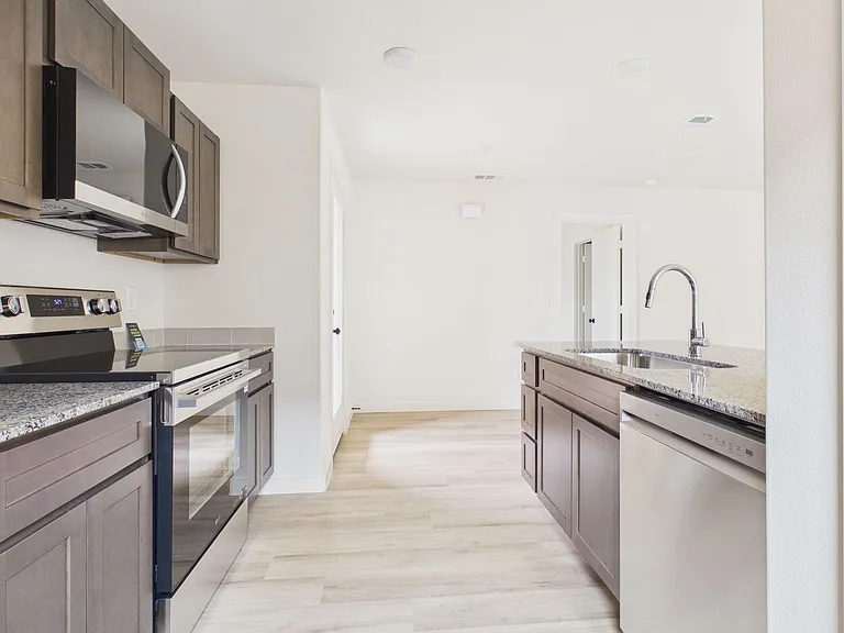 8911 Hockley St — Photo 5