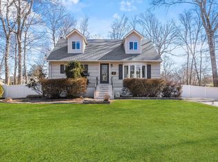 19 Colonial Dr, New City, NY 10956