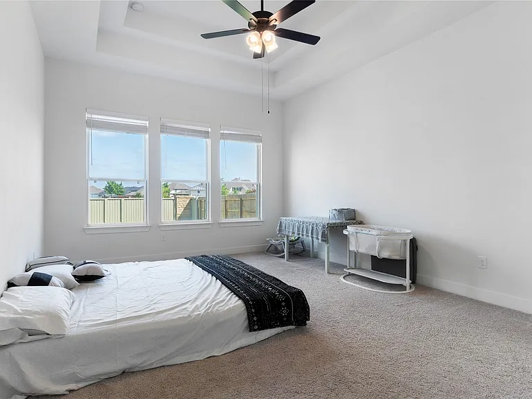 424 Hollister Dr — Photo 10