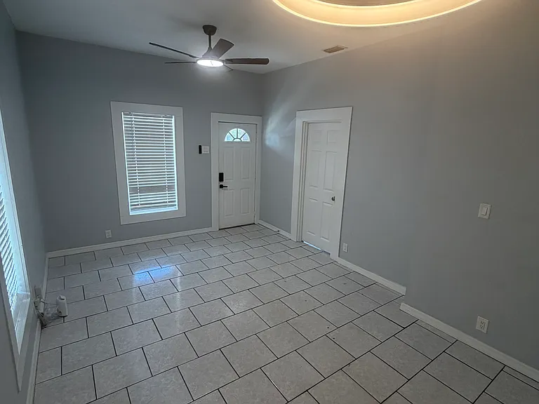 2317 W Chestnut St — Photo 3