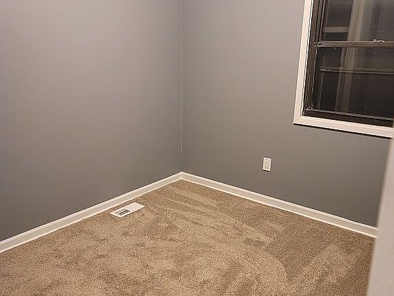 4th image of 336 Burdel Dr