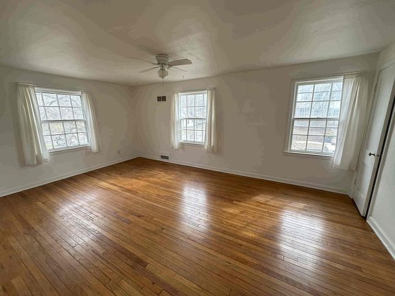 Master Bedroom / Second Floor