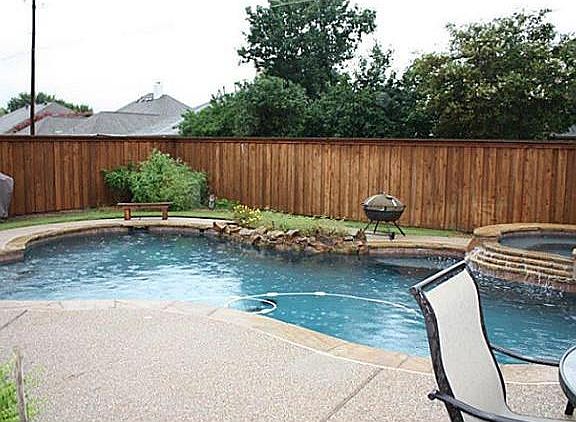 2nd image of 818 Meadowglen Cir
