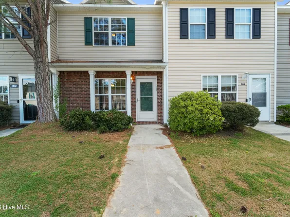 207 Pinegrove Court, Jacksonville, NC 28546