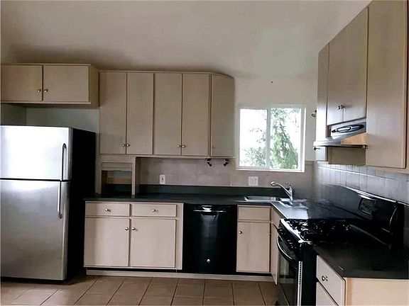 2nd image of 225 Tasso St