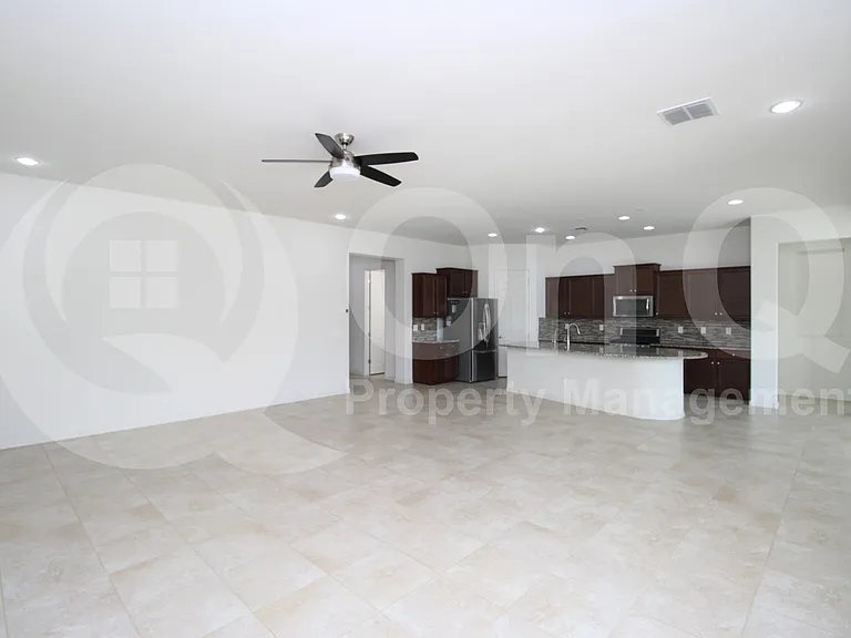 1863 E Canyon Way — Photo 5