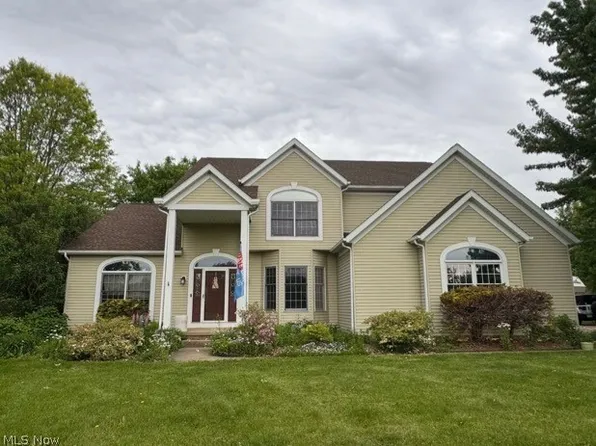 13499 Carnation Ave NW, Hartville, OH 44632