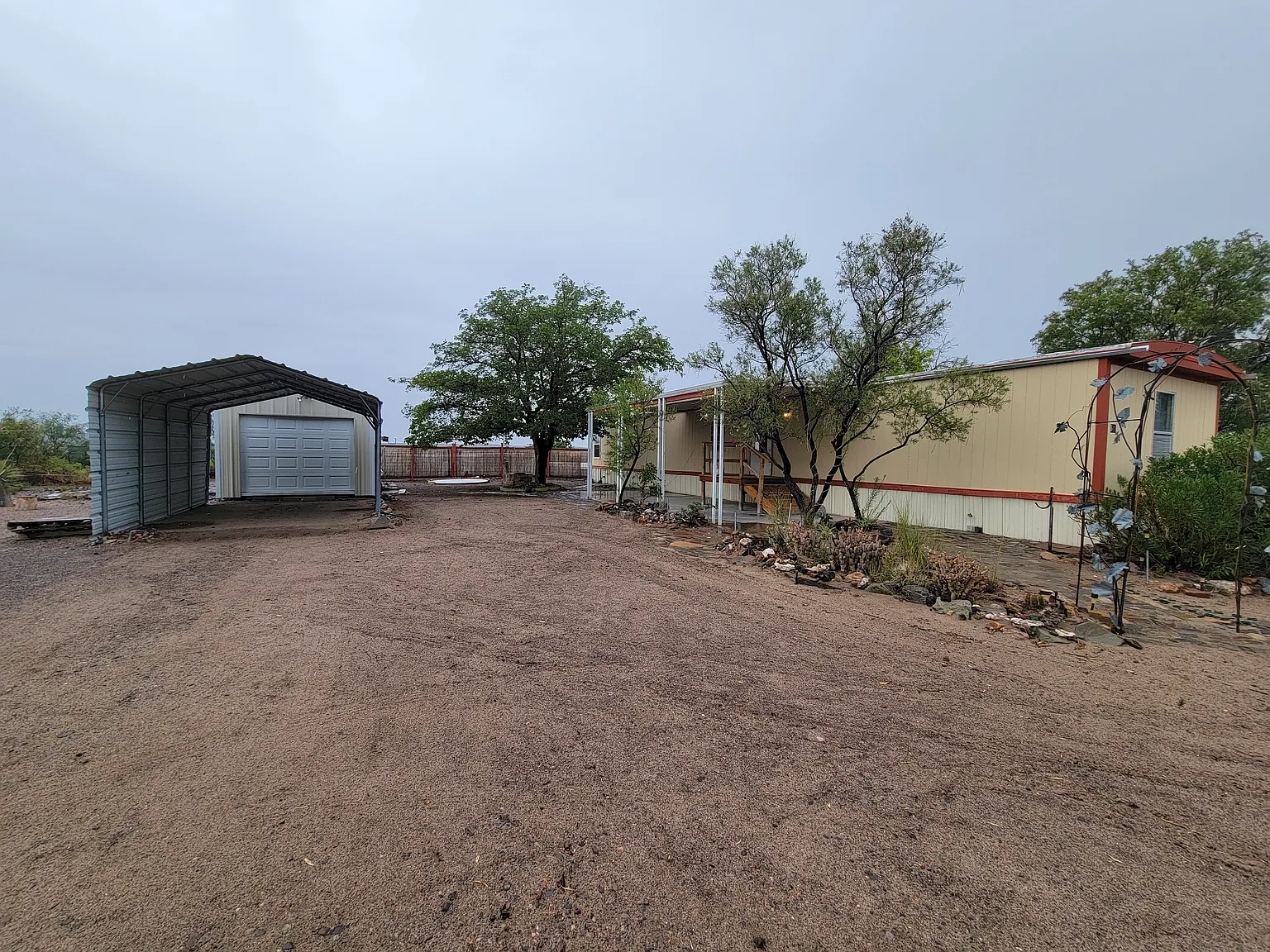 3 bed, 980 sqft, $1,100 — Photo 1