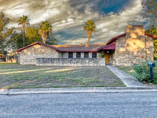 900 PATRICIA PL, Uvalde, TX 78801