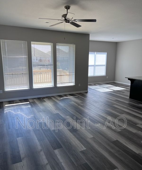 21806 Massa Cir, Peculiar, MO 64078 Zillow