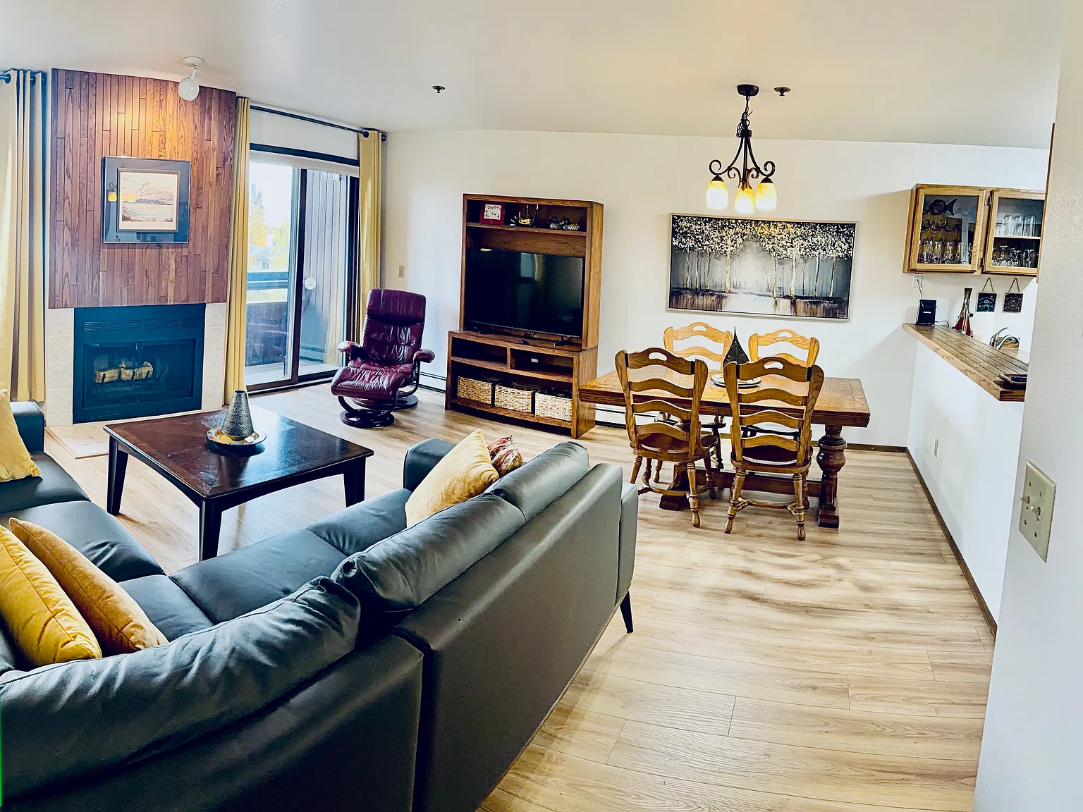 2 bed, 900 sqft, $2,500 — Photo 3
