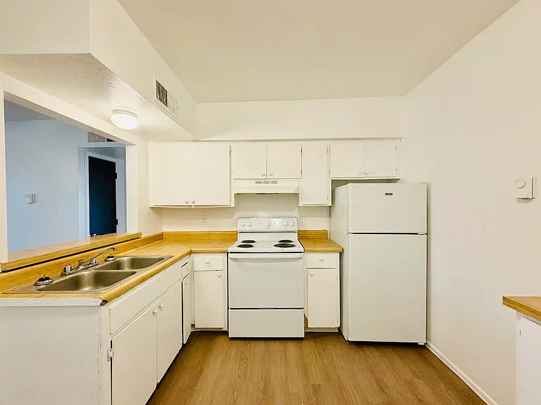 Santa Cruz Apartments - Studios, 1 Bedroom and 2 Bedrooms with Pool! — Photo 26