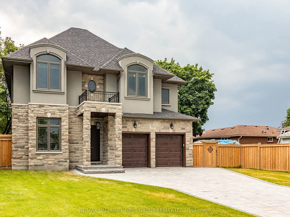 752 Hillview Cres