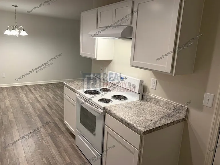 2605 Craftsbury St — Photo 5