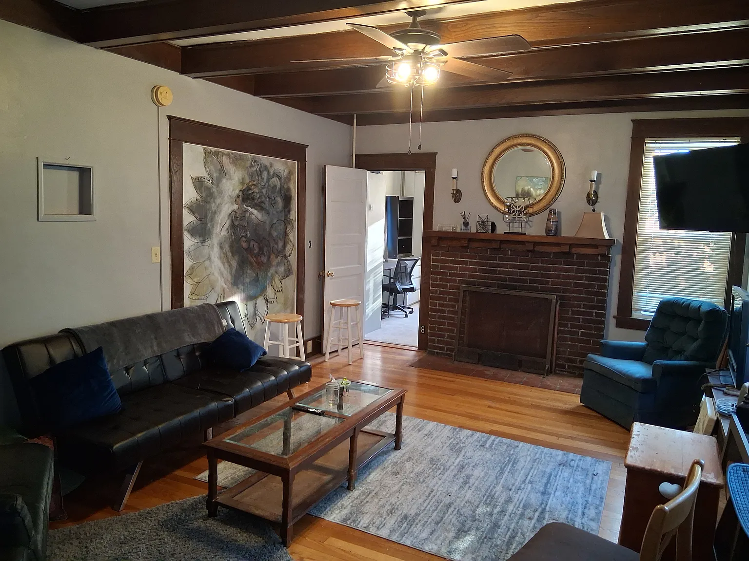 8 bed, 3400 sqft, $6,400 — Photo 1