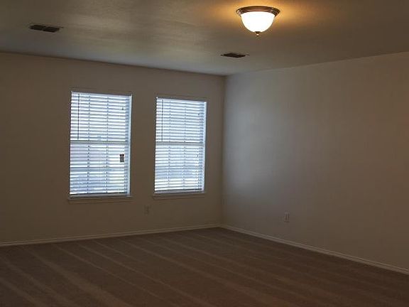 5th image of 2313 Pecan Dr