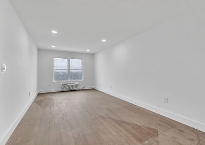 4th image of 74 Broadway