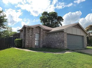 214 Lone Pine Ct, Fort Worth, TX 76108