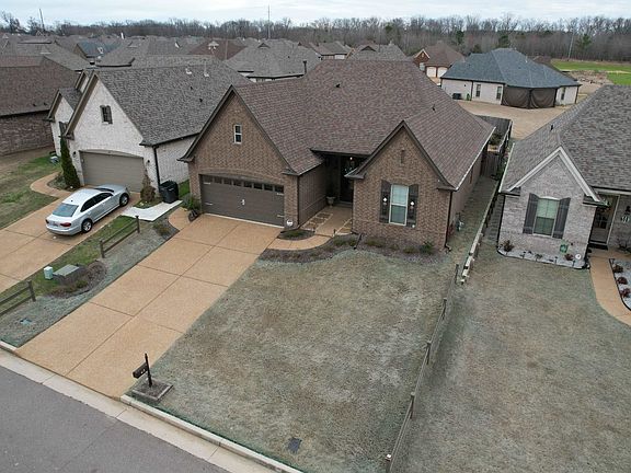 3rd image of 55 Briar Hollow Ln