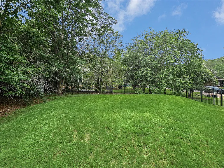 2605 De Soto Dr — Photo 16