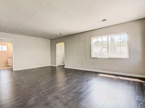 4th image of 2838 Belden St