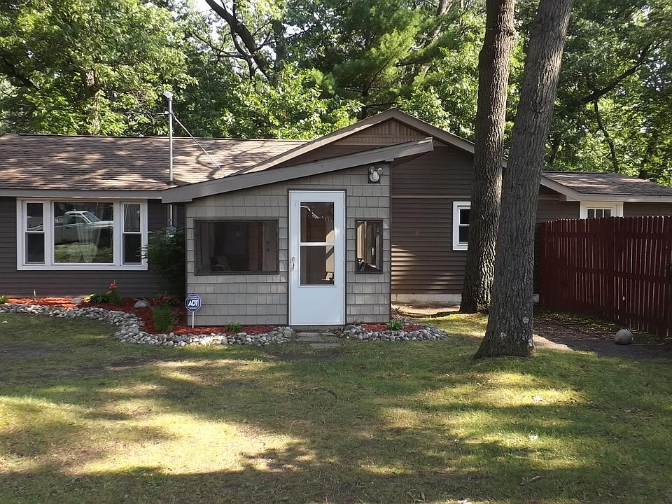 1st image of 104 Maple Bluff Ave