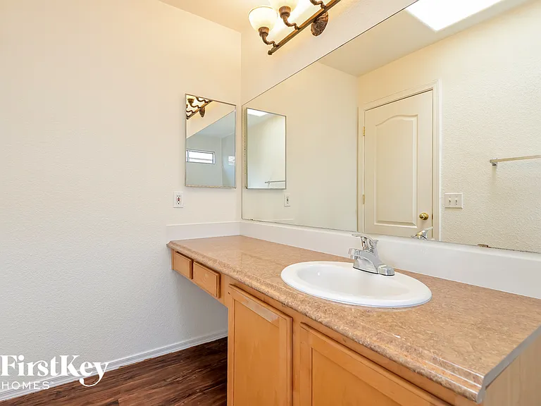 3114 S Vaughn Dr — Photo 9