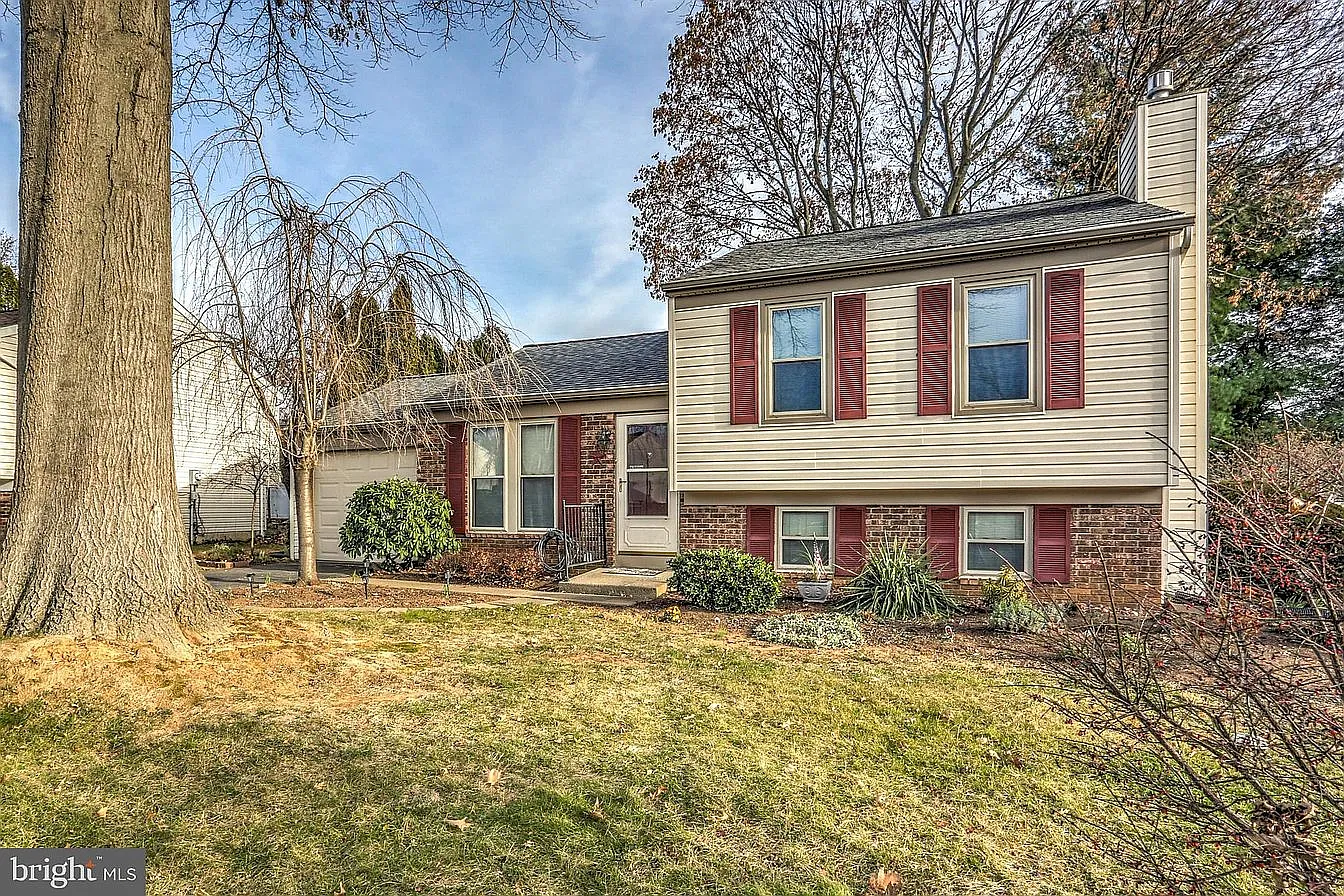 3 bed, 1320 sqft, $1,850 — Photo 1
