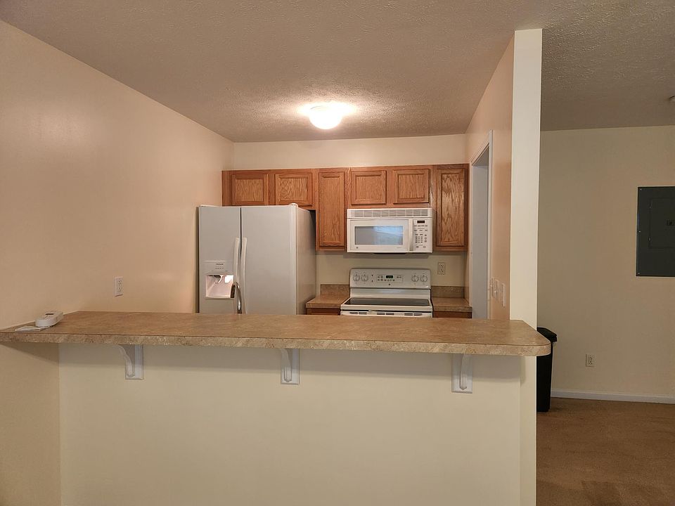 Fully furnished kitchen wi