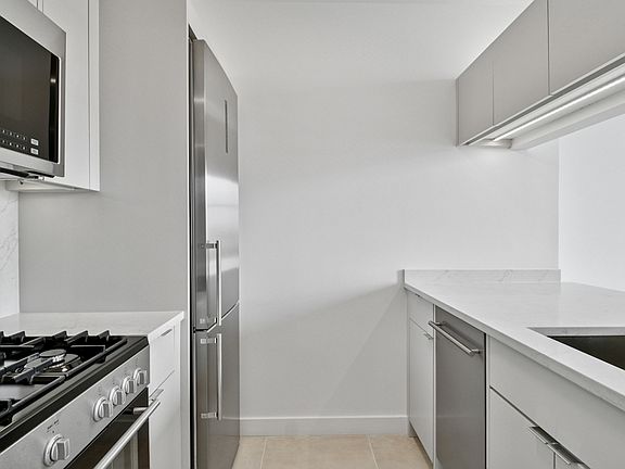 3rd image of 20 Exchange Pl APT 5203