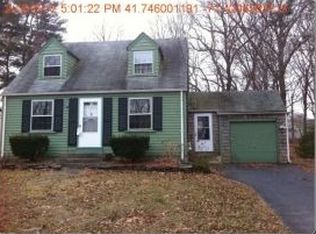 3 Puritan Dr, Warwick, RI 02888