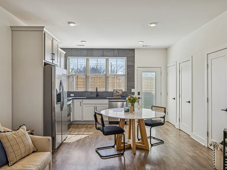 100 Thompson Ln #6 — Photo 12