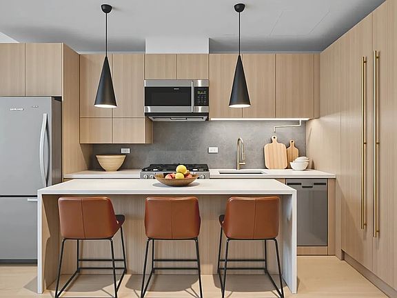3rd image of 225 W 28th St APT 7H