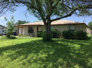 121 Huntclub Dr, Jarrell, TX 76537