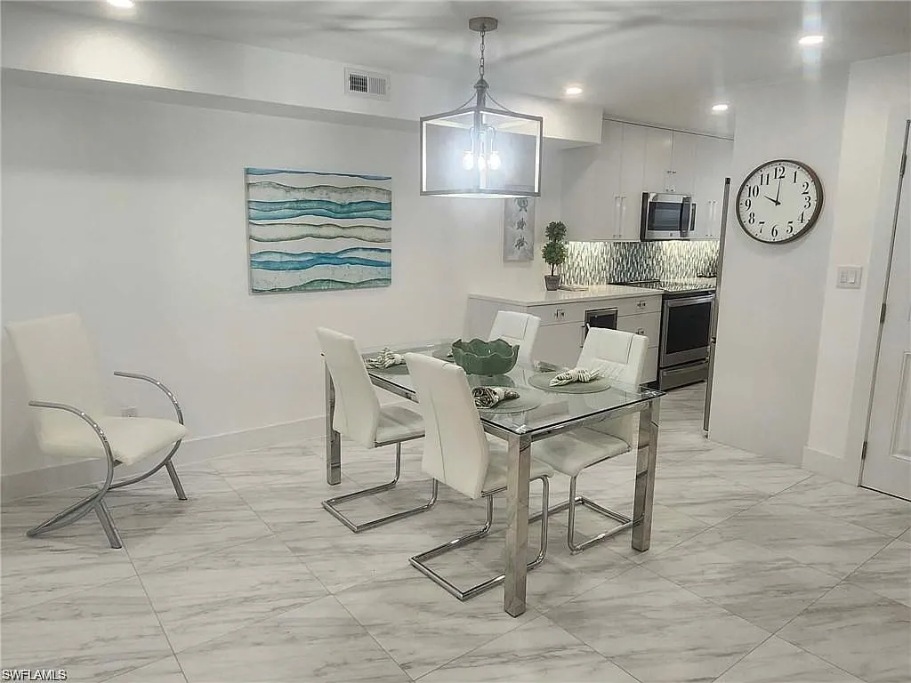 2 bed, 2.0 bath, 1131 sqft, $7,500 — Photo 3