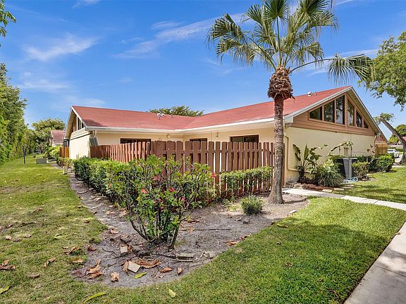 3rd image of 4343 Woodstock Drive #B