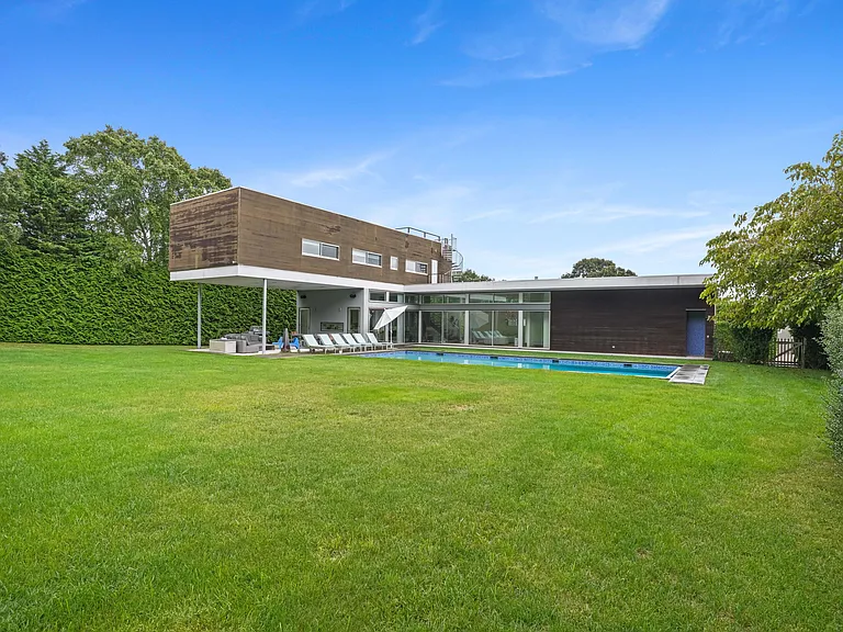 135 Middle Pond Rd — Photo 31