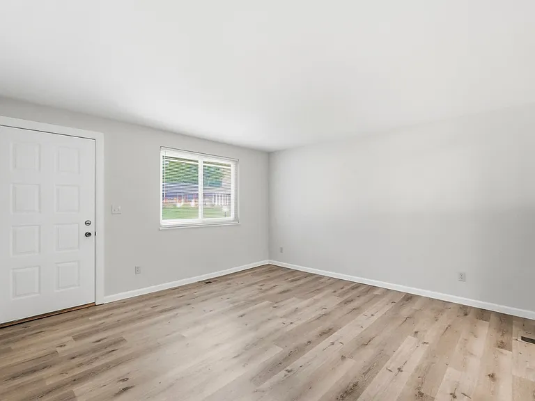 6537 Highbury Rd — Photo 5